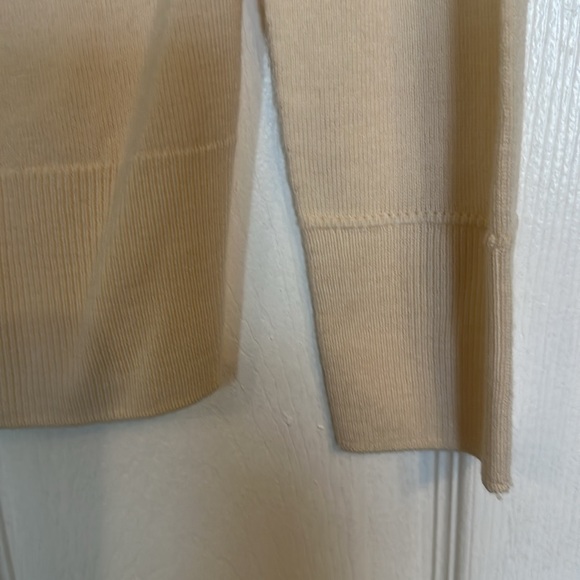 Banana Republic Soft Cream/Ivory V-Neck Merino Wool Sweater - XSmall - Picture 5 of 6